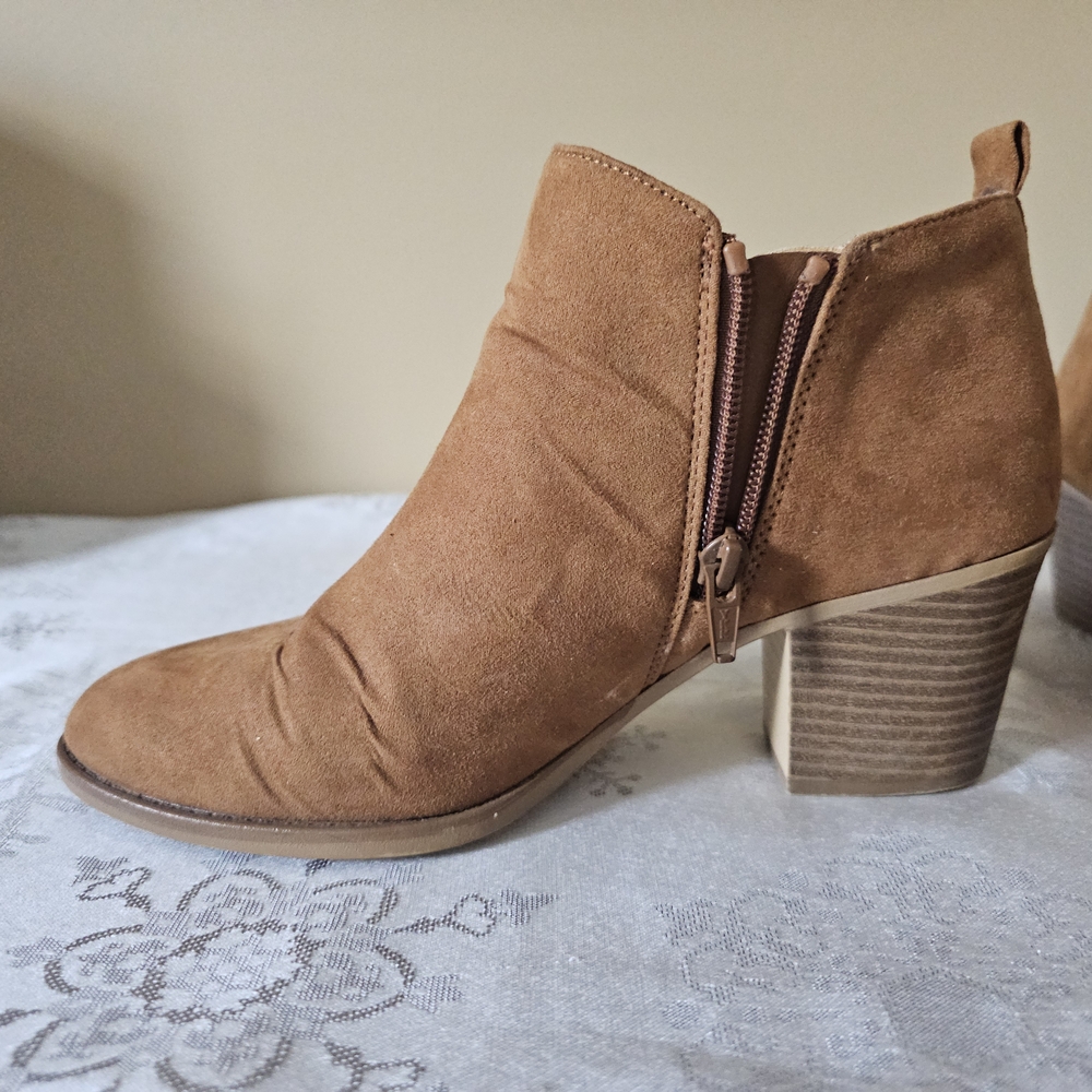 Tan Ankle Booties Vegan Suede SZ 7 - Picture 7 of 11